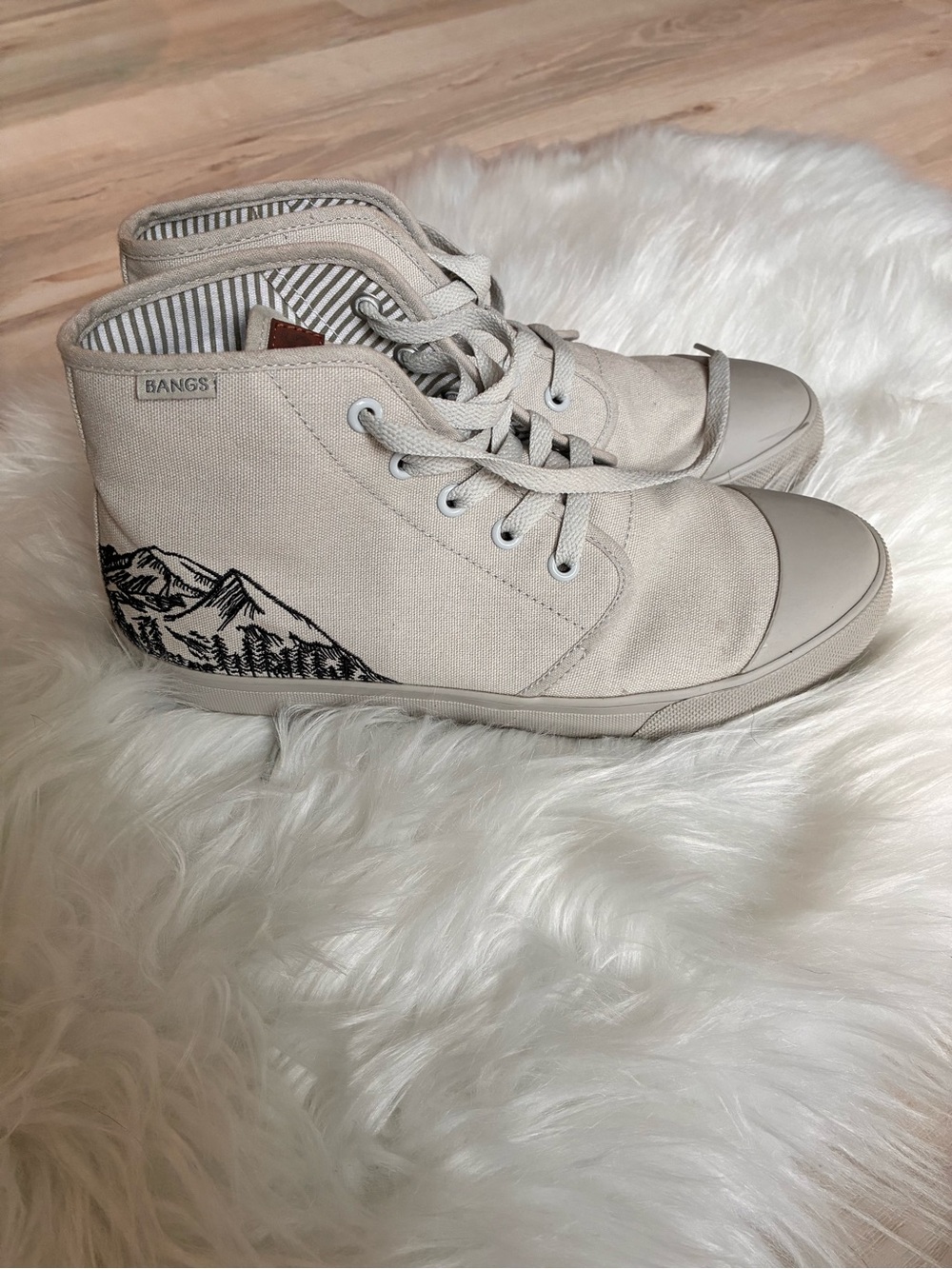 Bangs London fog high-Top Canvas Sneakers in Light grey with Mountain Print